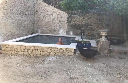 Cabrieres-dʼAigues Bed & Breakfast | Maison Lou Roucas