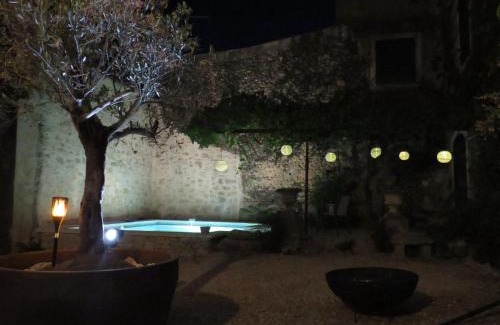 Cabrieres-dʼAigues Bed & Breakfast | Maison Lou Roucas