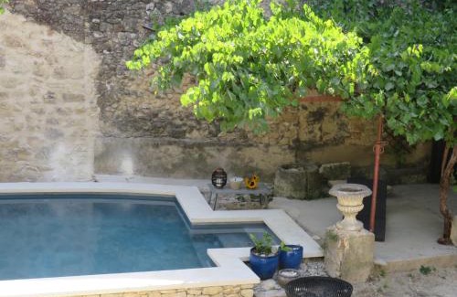 Cabrieres-dʼAigues Bed & Breakfast | Maison Lou Roucas