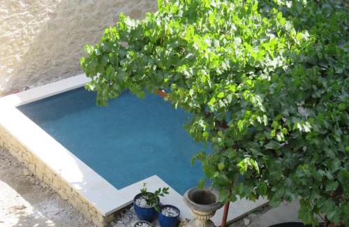 Cabrieres-dʼAigues Bed & Breakfast | Maison Lou Roucas