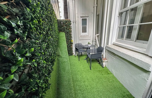 Auckland Central Business District Apartment | Maison Marvel l Enormous Loft Apt l Heart of City