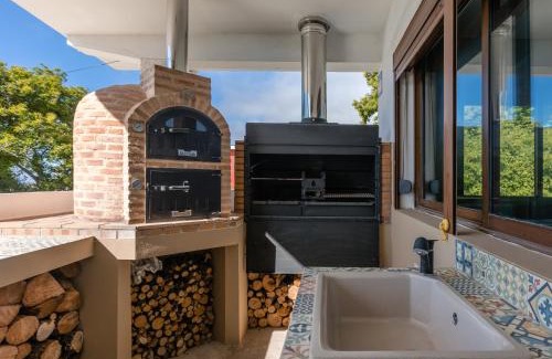 El Rosario Ski Chalet | Maison Mialon: country house amidst of nature