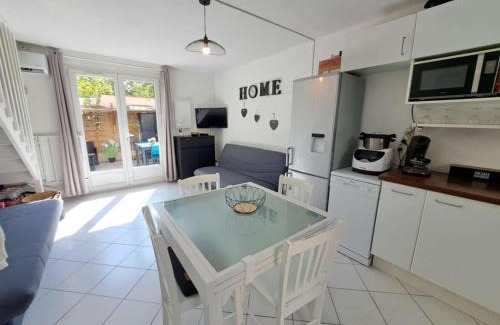 Marseillan Plage Apartment | Maison mitoyenne climatisée 7 pers. avec piscine et parking à Marseillan-Plage - FR-1-326-848