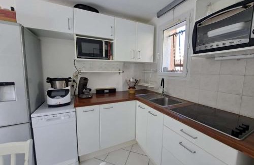 Marseillan Plage Apartment | Maison mitoyenne climatisée 7 pers. avec piscine et parking à Marseillan-Plage - FR-1-326-848