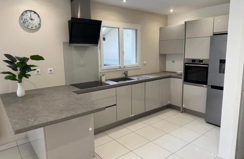 Marcy-l'Etoile Villa | Maison moderne 5 personnes, proche Lyon