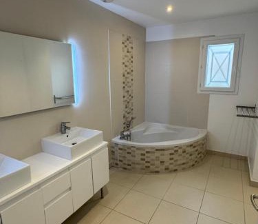 Marcy-l'Etoile Villa | Maison moderne 5 personnes, proche Lyon