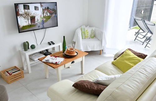 Ostheim Condo | Maison Neuve, Parking et Jardin Privés