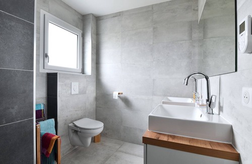 Ostheim Condo | Maison Neuve, Parking et Jardin Privés