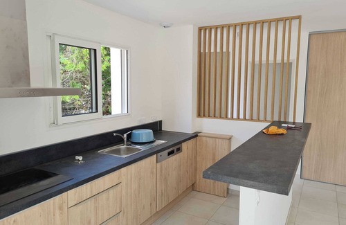 Euzet-les-Bains House | Maison Neuve sur Petit Terrain Dans Village Typique