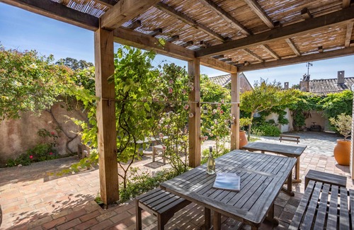 Porquerolles Ski Chalet | MAISON PERGOLA, PORQUEROLLES