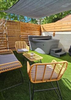 Allauch Apartment | Maison Plus Belle La Nuit avec jacuzzi privé