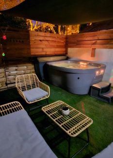 Allauch Apartment | Maison Plus Belle La Nuit avec jacuzzi privé