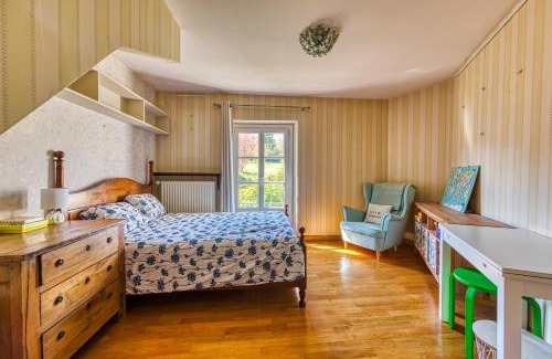 Magny-en-Vexin House | Maison Prado - avec piscine privée et grand jardin