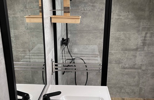 Logonna-Daoulas House | Maison Rénovée en Bord de mer