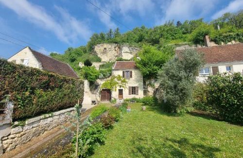 Bourre House | Maison semi troglodyte