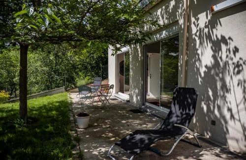 Fraisses Apartment | Maison sous le noyer