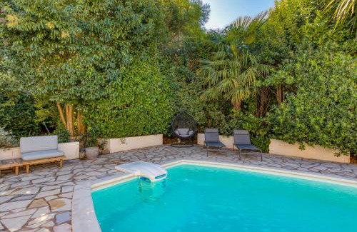 Villemagne-l'Argentiere House | Maison Sur La Mare