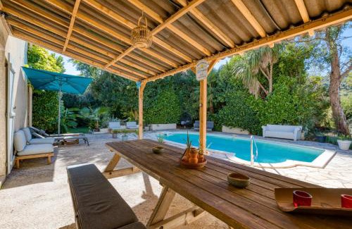 Villemagne-l'Argentiere House | Maison Sur La Mare