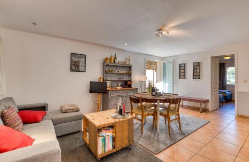 Villemagne-l'Argentiere House | Maison Sur La Mare