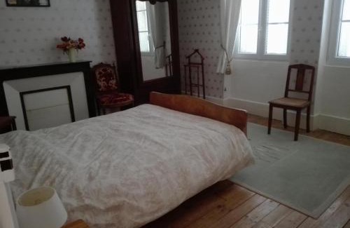 Gipcy House | Maison XIXe avec jardin, piscine partagée, près de Bourbon l'Archambault - FR-1-489-504