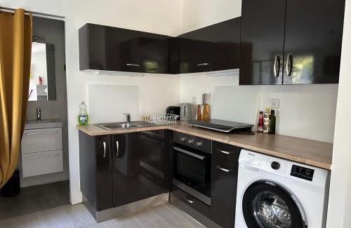 Saint-Serge Apartment | Maisonnette studio avec jardin