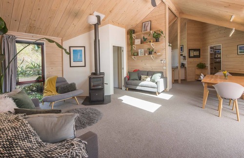 Nelson House | Maitai Magic - Nelson Holiday Home