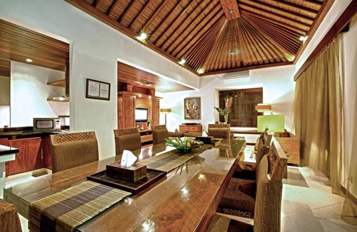 Sanur Villa | Majestic 4BR Villa Located Near The Beach, Sanur! 8Min Walk To The Night Market!
