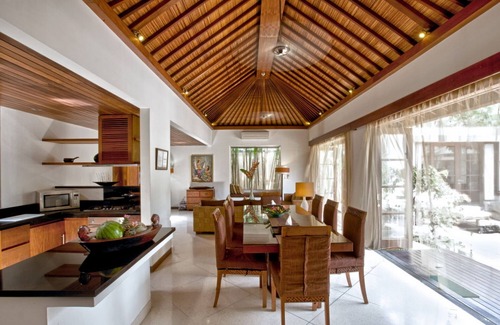 Sanur Villa | Majestic 4BR Villa Located Near The Beach, Sanur! 8Min Walk To The Night Market!