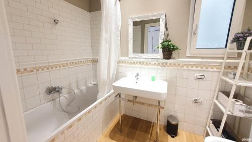 Municipio 4 Apartment | Majestic Seaview Apartment - Bari Centro