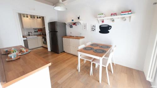 Municipio 4 Apartment | Majestic Seaview Apartment - Bari Centro