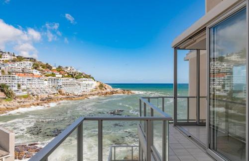 Bantry Bay Apartment | Majestic Views in Bantry Bay Gem