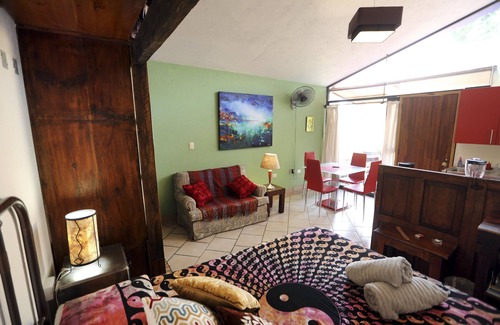 Cholula Apartment | Majikal BnB Martinlandia (Jacaranda)