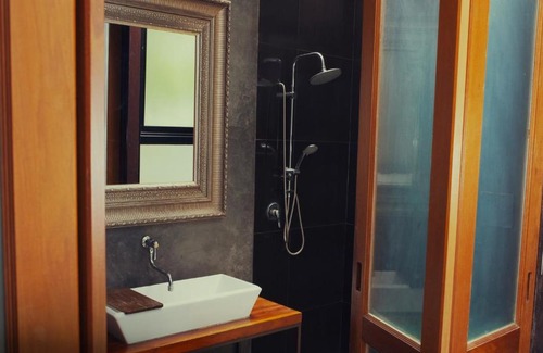 Kanchanaburi Bed & Breakfast | Makham Villa