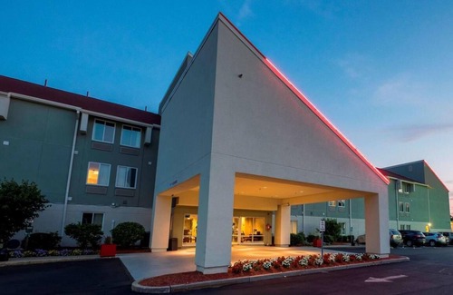 Saugus House | Making The Best Memories Along The Way! 2 Relaxing Units, Pet-friendly