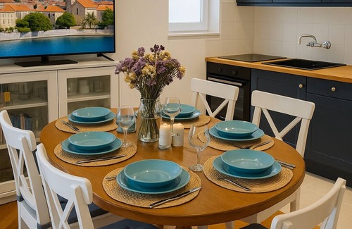 Hodilje House | Mala Kuća - cozy seaside house with air conditioning!