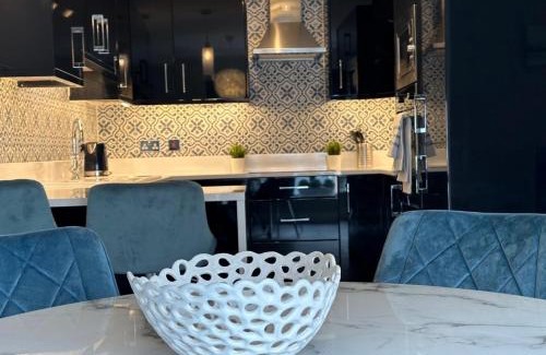 Sutton Cross Apartment | Malahide Superior Large Serviced Apartment - Sleeps 6