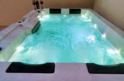 Volos House | Malakion Lux Seaside Jacuzzi