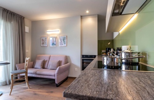 Tirolo Apartment | Mali Apartments with balcony and nice views