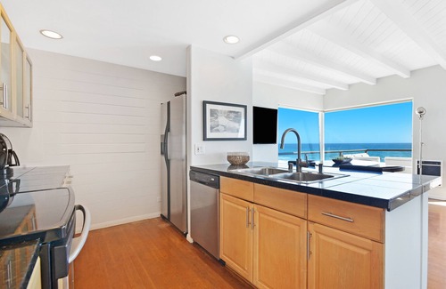 Malibu House | Malibu Beach House 70 ft Of Sand On Private Beach