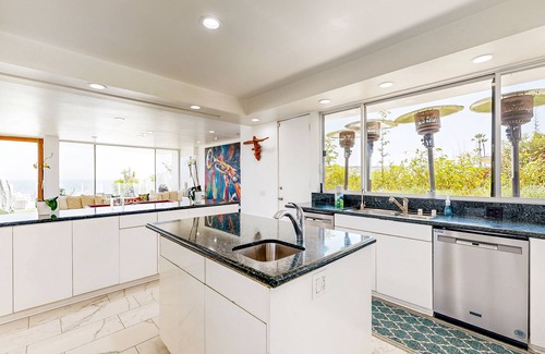 Malibu House | Malibu Miles Beach Estate | Zen Oceanfront Masterpiece | Chefs Kitchen