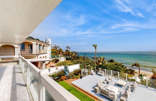 Malibu House | Malibu Miles Beach Estate | Zen Oceanfront Masterpiece | Chefs Kitchen
