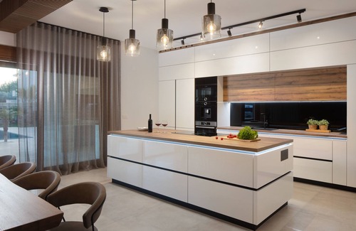 Vir Villa | Malibu Royal - One-of-a-kind luxury villa with swimming pool, gym and gameroom.