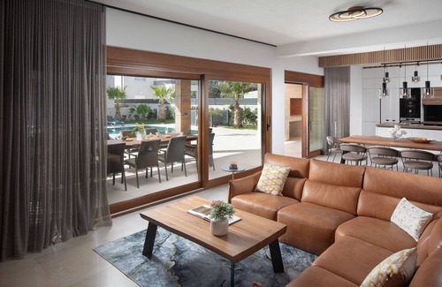 Vir Villa | Malibu Royal - One-of-a-kind luxury villa with swimming pool, gym and gameroom.