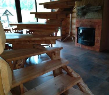 Lutowiska House | malinowy beret
