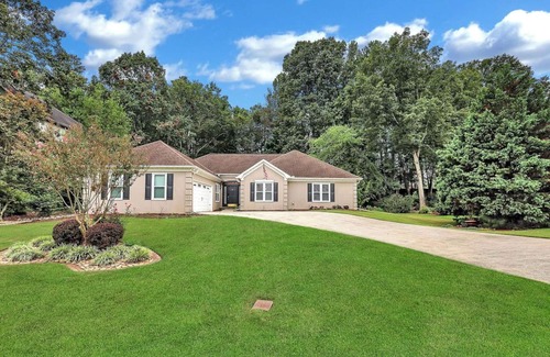 Buford House | Mall of GA 3BR Getaway Sleeps 10+Game Room Wi-Fi