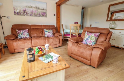 Yetminster Cottage | MALLOWS BYRE, with a garden in Yetminster