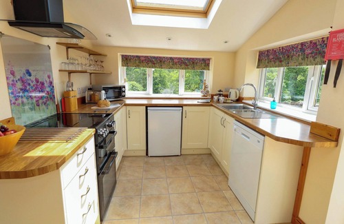 Yetminster Cottage | MALLOWS BYRE, with a garden in Yetminster