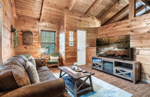 Gatlinburg Ski Chalet | Mama Bear's Moonshine Ridge