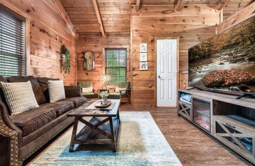 Gatlinburg Ski Chalet | Mama Bear's Moonshine Ridge