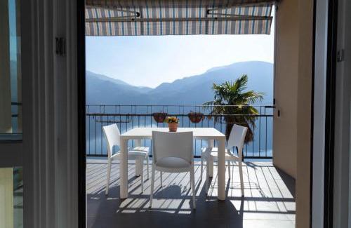 Mandello del Lario Apartment | Mamma Ciccia Holiday Home - Waterfront Apartment